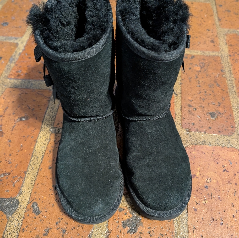 UGGs - Picture 2 of 6